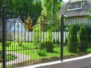 Кованые заборы на ленточном фундаменте 80 метров фото в Молодёжном